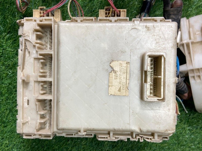 Fuse Box Part No: 82730-52C70 For TOYOTA Vitz, Yaris CBA-NCP95 Model: 2010