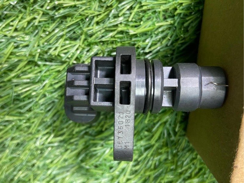  Camshaft Position Sensor OEM# J5T35071 For Suzuki Vitara Kizashi Swift SX4
